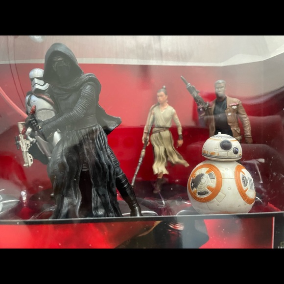 New Star Wars The Last Jedi Deluxe Figurine Set by Disney - Picture 4 of 7